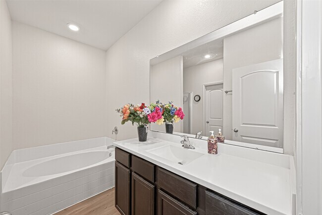 Building Photo - 15315 Crescent Brookfield Dr