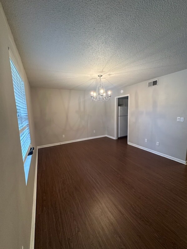 Primary Photo - 102 Country Club Dr