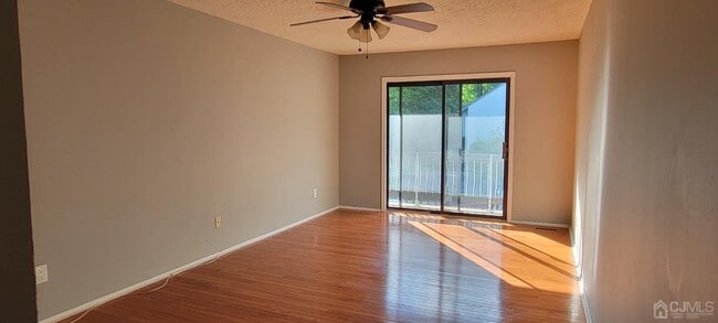 Building Photo - 44 Peachtree Ct