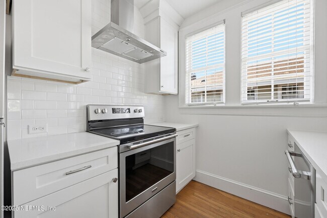 Building Photo - 3110 Oak St