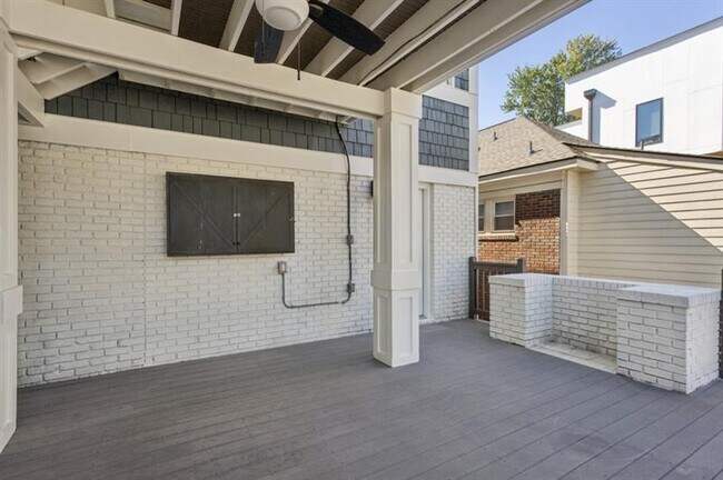 Building Photo - 546 Highland Ave NE