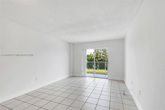 Building Photo - 16465 NE 22nd Ave