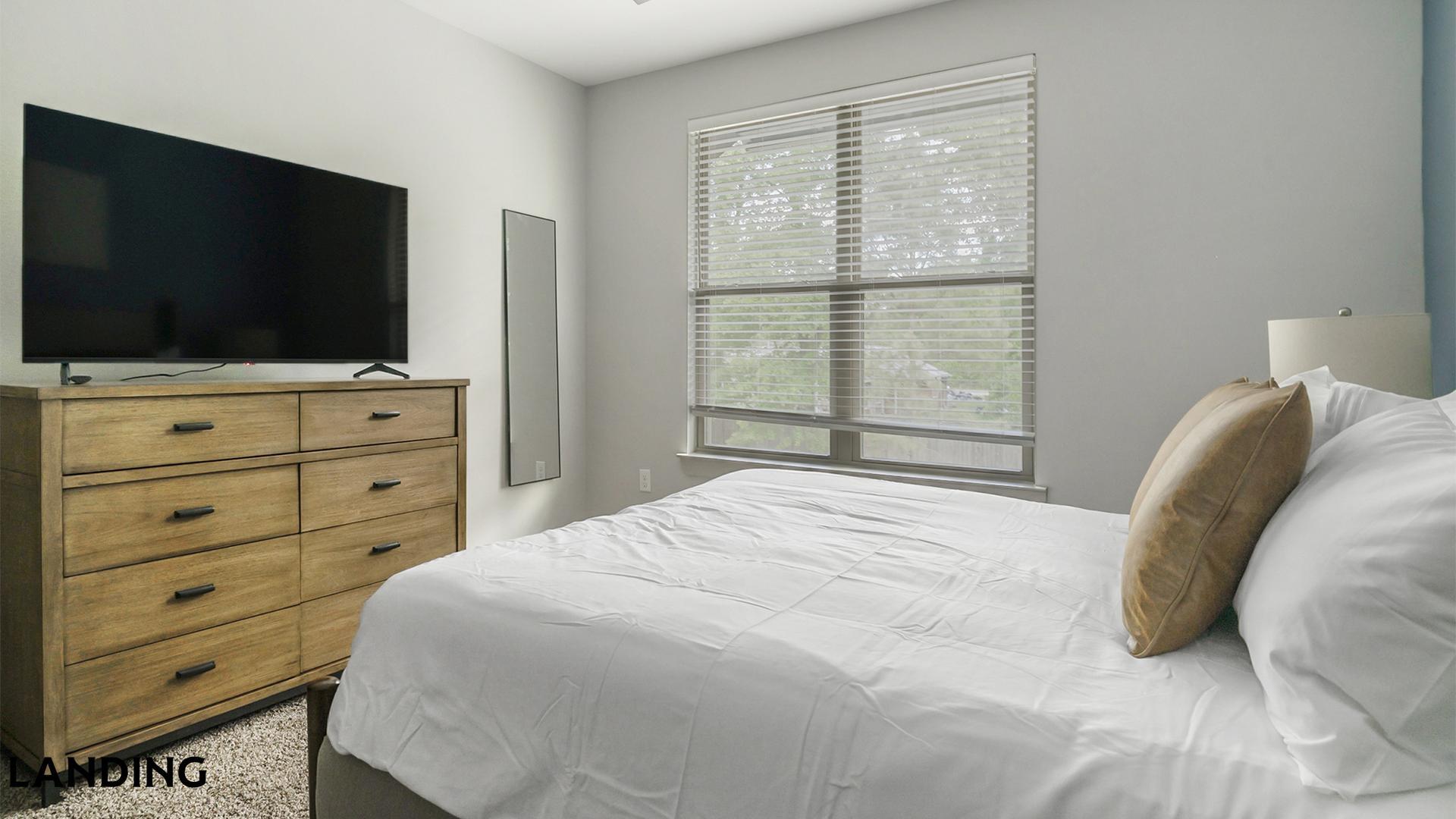 Building Photo - 20290 Park Lake View Dr