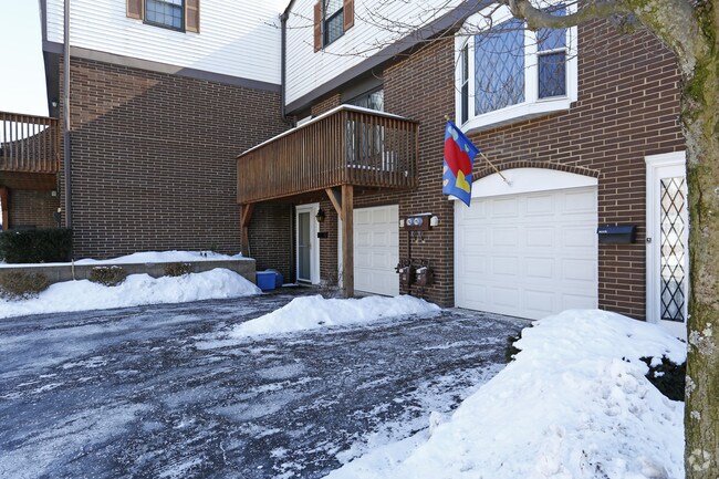 Building Photo - Camelot