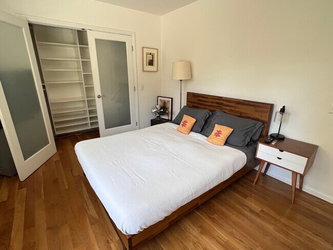 Queen Bedroom - 8101 Gould Ave