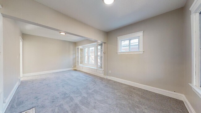 Building Photo - 3915 Hyde Ave