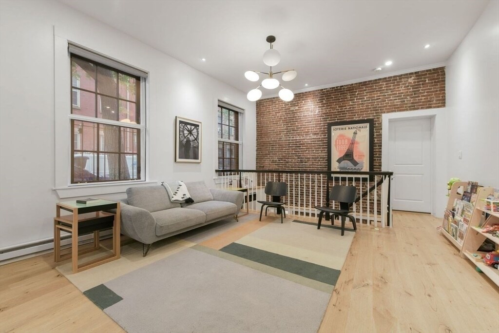 Building Photo - 93 Revere St