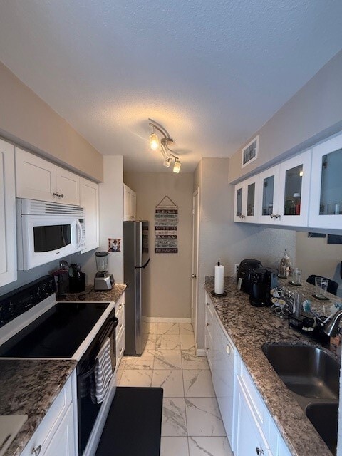 Building Photo - 6111 Beverly Hill St