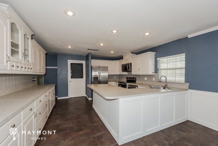 Building Photo - 2611 Elk Grove Rd