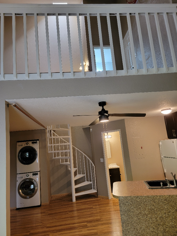 Building Photo - 490 Elm Dr