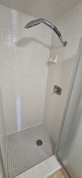 Building Photo - 376 Center St