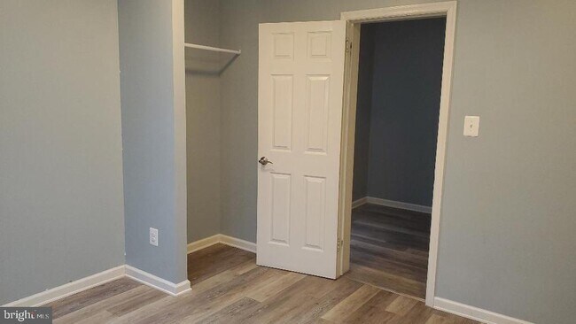 Building Photo - 29 E Hinckley Ave