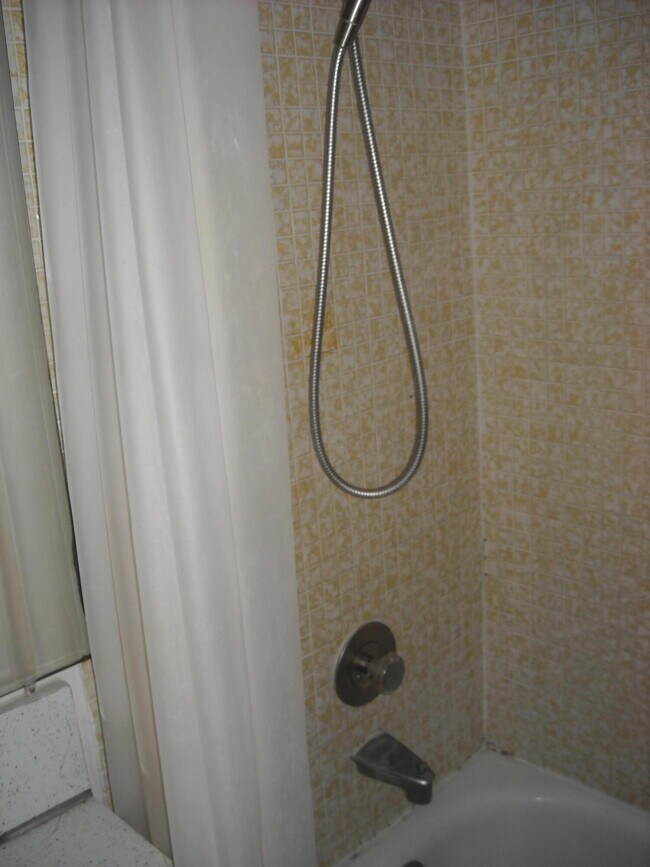 Building Photo - 358 Chatham R