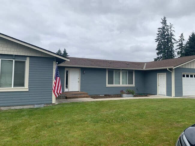 Building Photo - Spacious rambler