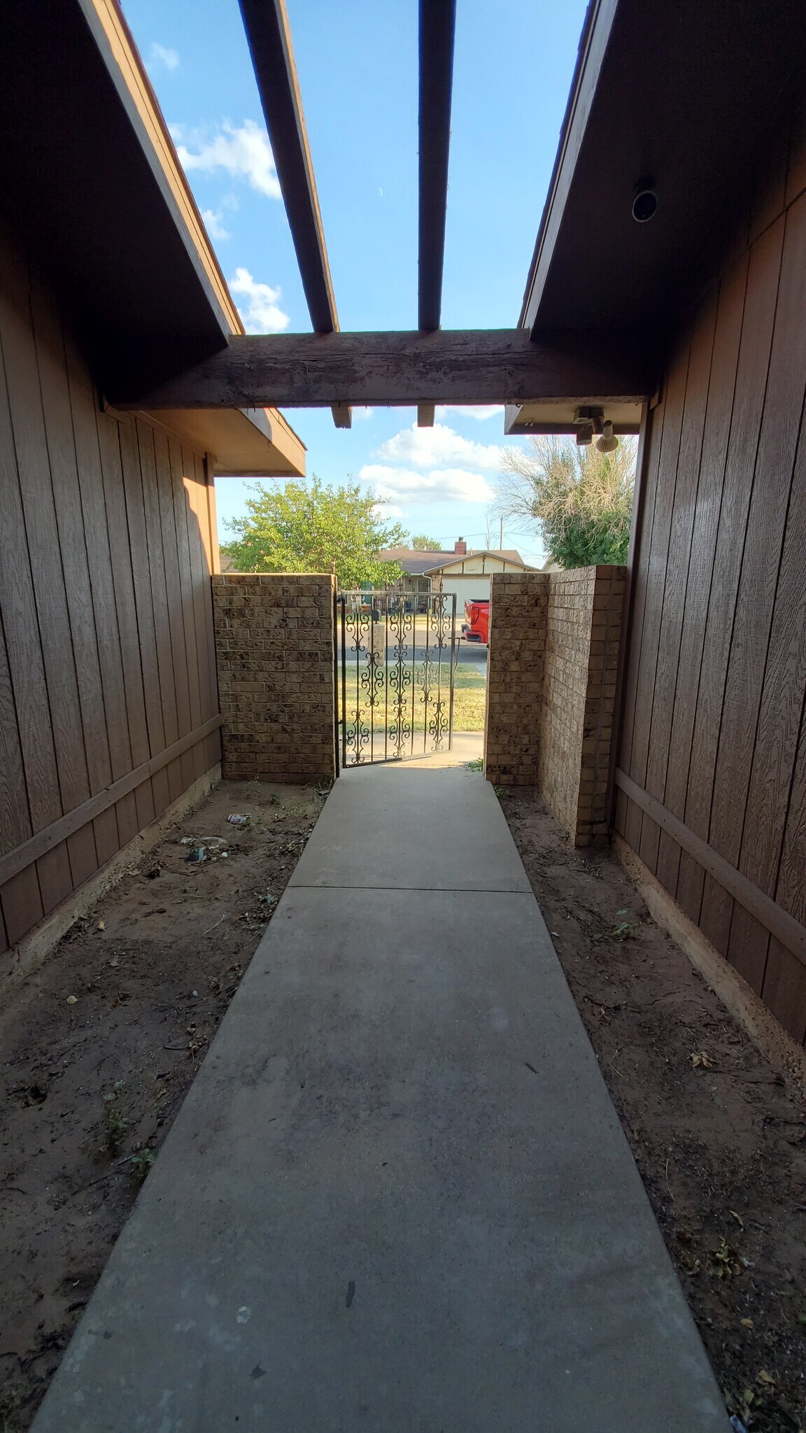 Building Photo - 2042 Magill St