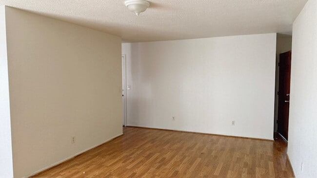 Building Photo - Walking distance to San Joaquin Elementary
