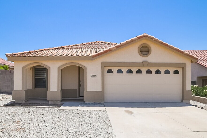 Primary Photo - 10529 W Foothill Dr