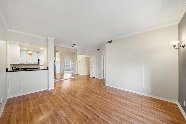 Building Photo - 2207 S Braeswood Blvd