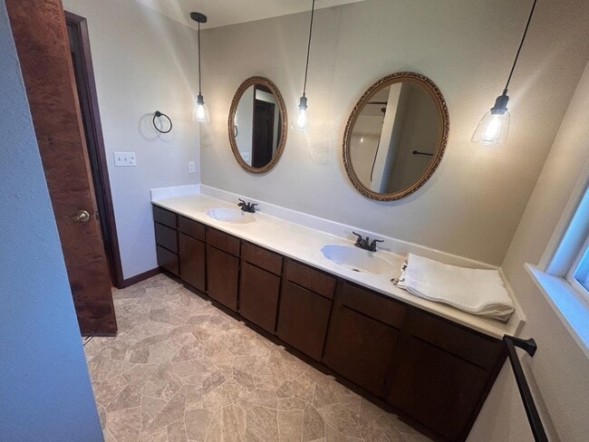 Building Photo - 2100 Hobert St