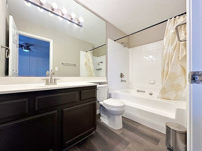 Building Photo - REMODELED 2 BEDROOM DOWNSTAIRS CONDO IN GATED COMMUNITY