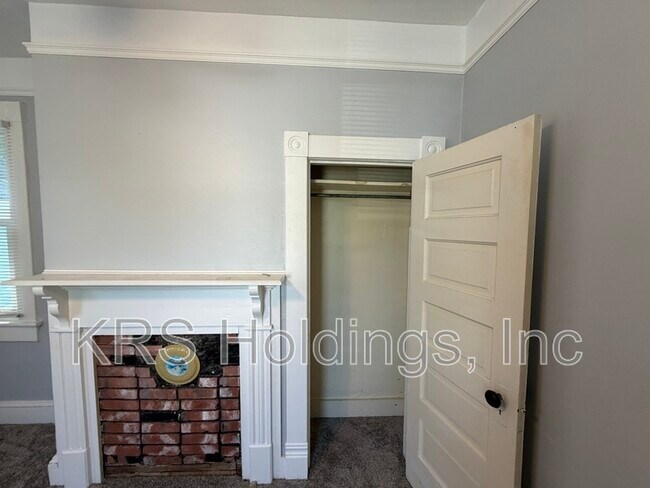 Building Photo - 1110 Park Ave