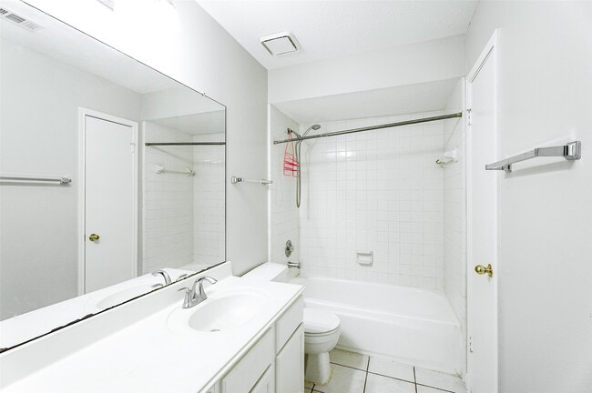 Building Photo - 2103 Charlton House Ln