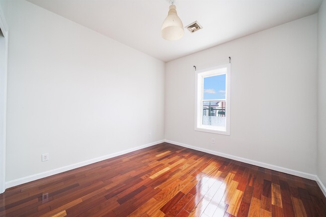 Building Photo - 386 Bergen Ave