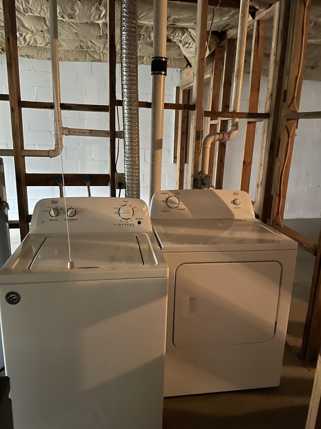 Building Photo - 161 Harvest Dr