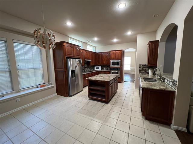 Building Photo - 1803 E Branch Hollow Dr