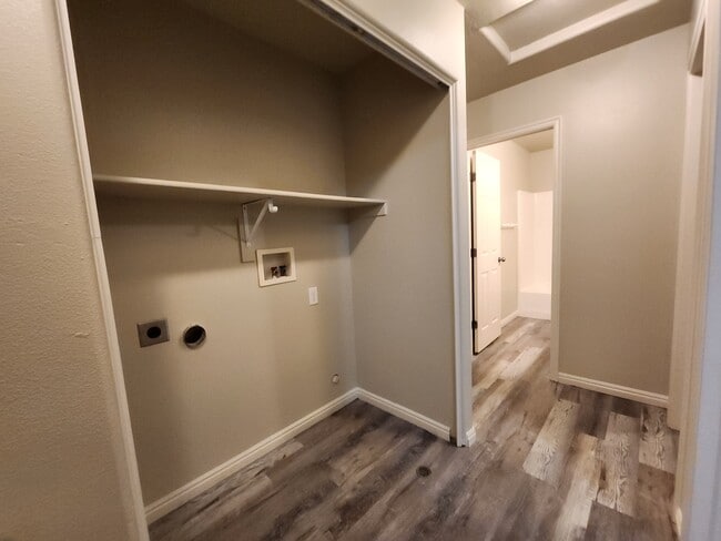 Building Photo - 1273 N 650 W