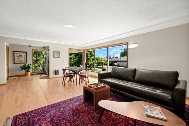 Building Photo - Mid-Century Classic! 3bd/3ba 2700 sf Short Term- FULLY FURNISHED!