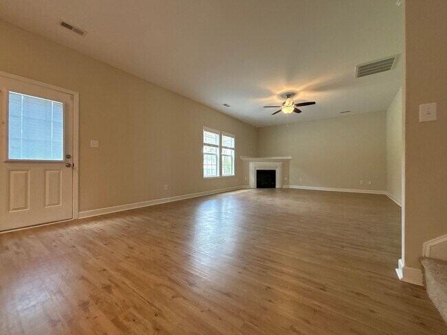 Building Photo - 3 Bedroom and a Bonus Room on Prism!