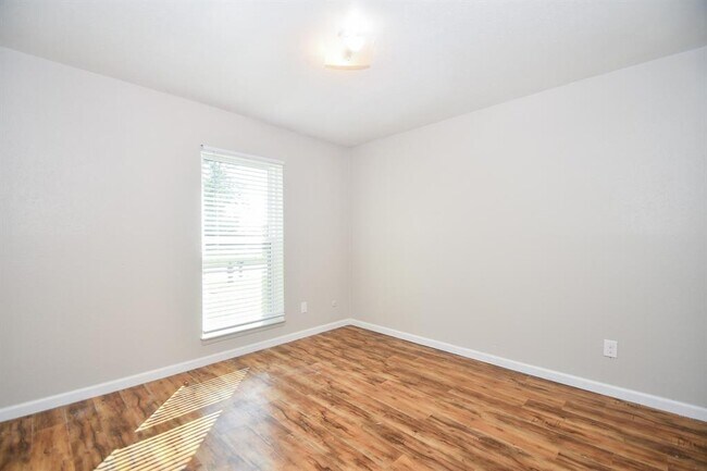 Building Photo - 15063 Woodforest Blvd