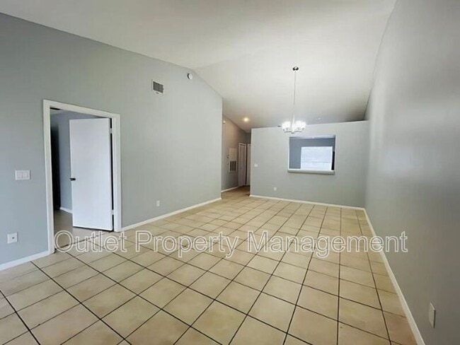 Building Photo - 14796 Laguna Beach Cir