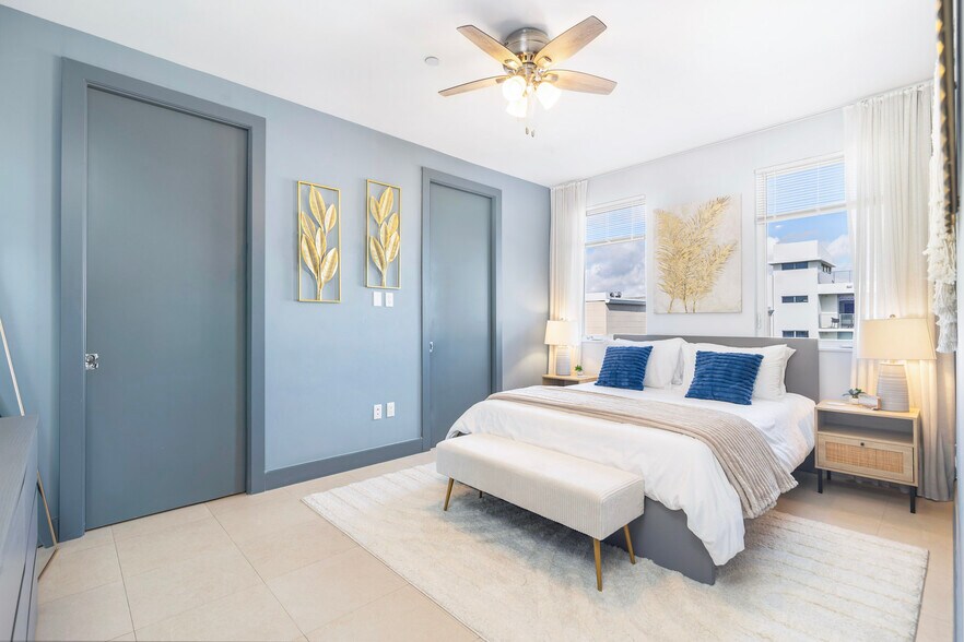 Building Photo - 111 SE 2nd St