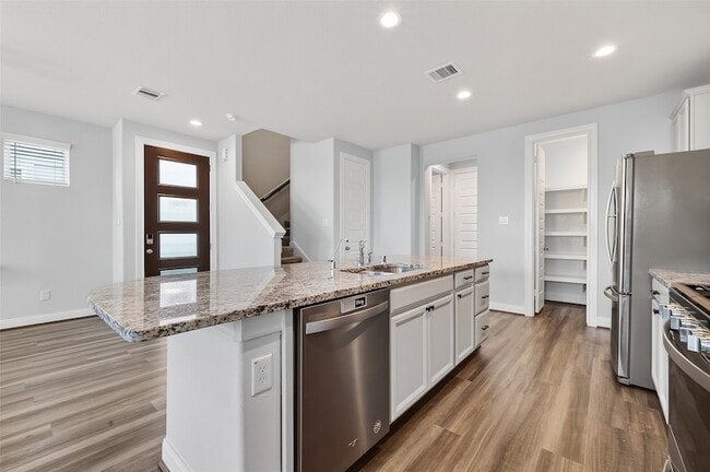 Building Photo - 9816 Magnolia Village Ln