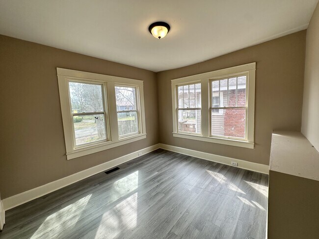 Building Photo - 2320 Wesley Ave SW