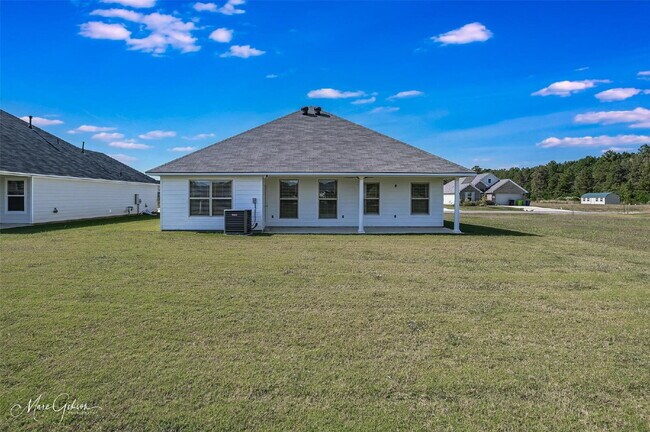 Building Photo - "Charming 3-Bed, 2-Bath Retreat on Sedgewi...