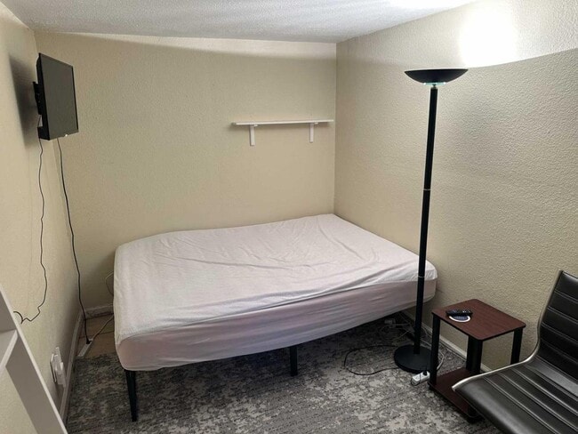 Building Photo - 25 Vía Delizia