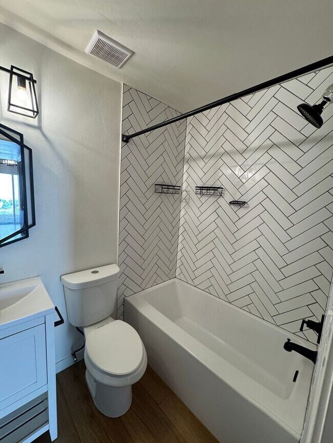 Building Photo - 205 W 25th St