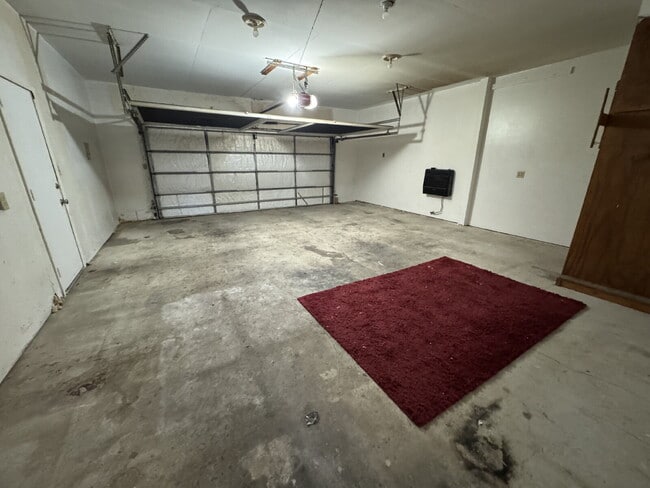 Building Photo - “Spread Out!” — 3 Bed Home with Sun Room + Multiple Living Spaces