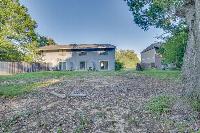 Building Photo - Completely updated 2 bedroom town home Loc...
