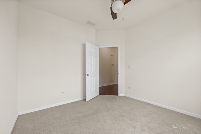 Building Photo - 2528 Dunraven Ave