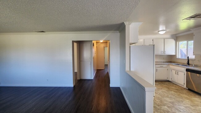 Building Photo - 6013 Brett Dr