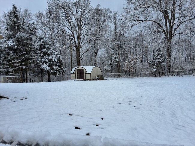 Building Photo - 1800 Preston St