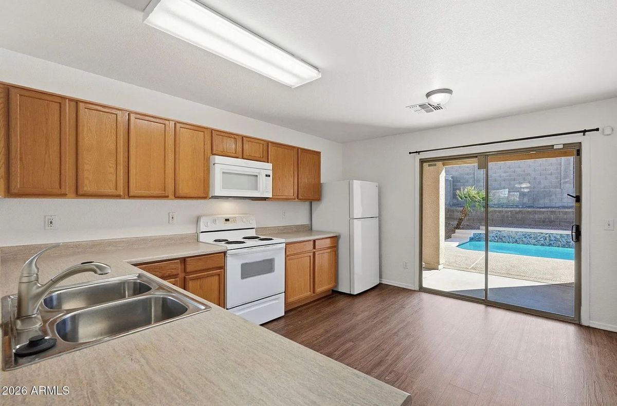 Building Photo - 211 E Valley View Dr