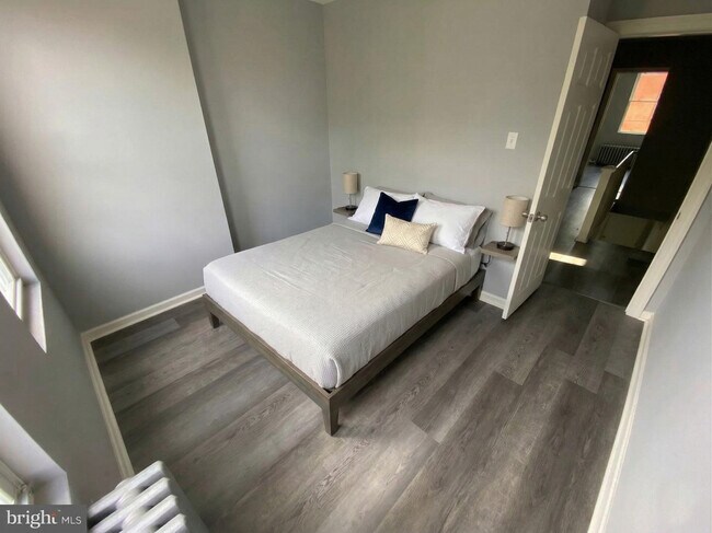 Building Photo - 618 W Mayfield St