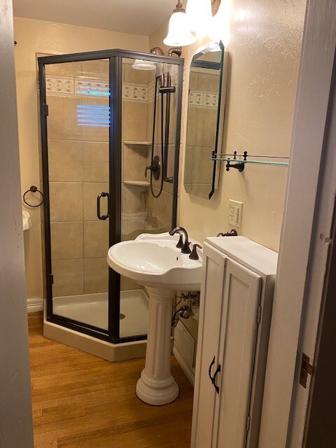 Building Photo - Gorgeous 2 bedroom, 1 bath apartment in Shields Mansion in the historic Old North End