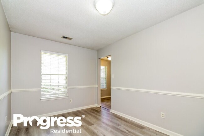 Building Photo - 5715 Riverhead Ave