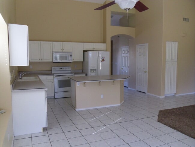 Building Photo - 3 bed 2 bath single level house in core Ch...
